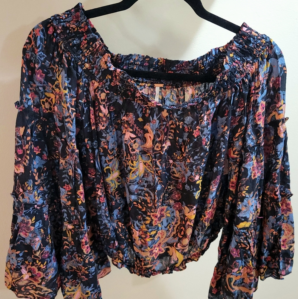 Free People Off the Shoulders Top, size XS.